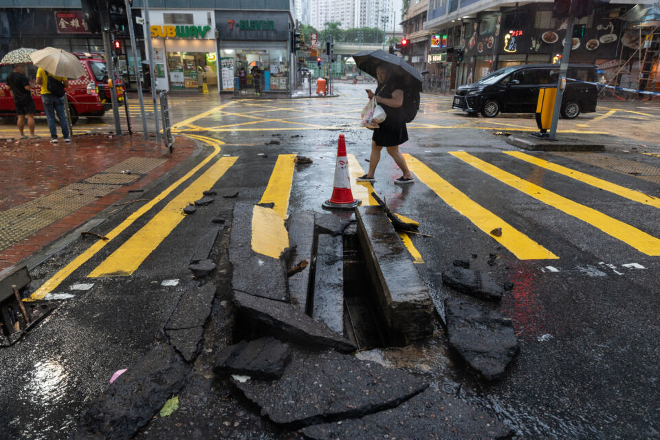 

Une question cruciale se pose : qui paie la facture de ces catastrophes ? Da